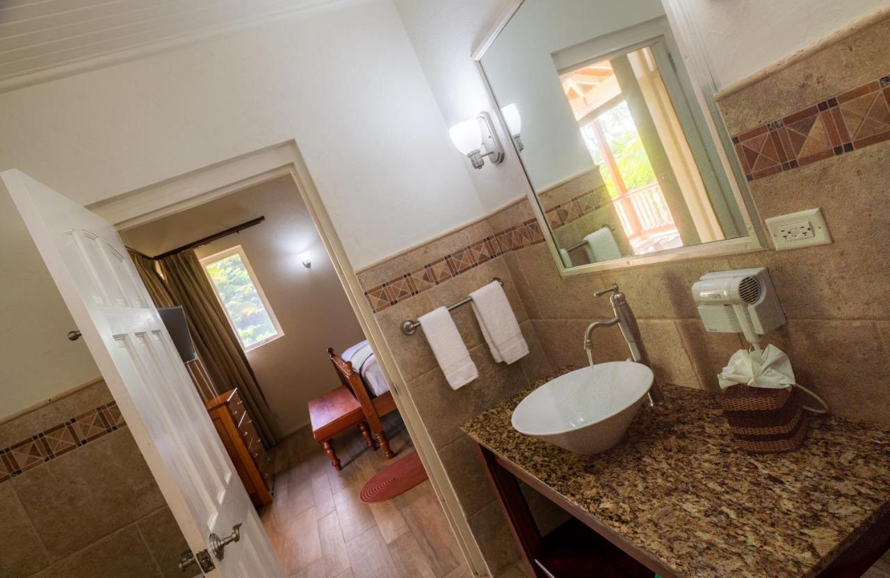 Rosalie Bay Eco Resort & Spa 外观 照片